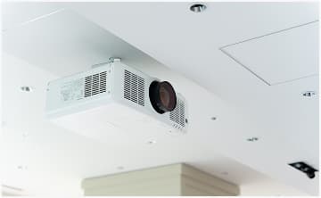 天井吊りプロジェクター